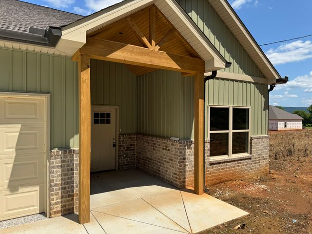 2266 White Ridge Rd, Pelham, TN 37366