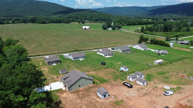 2266 White Ridge Rd, Pelham, TN 37366