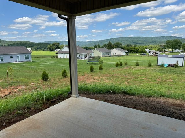 2266 White Ridge Rd, Pelham, TN 37366