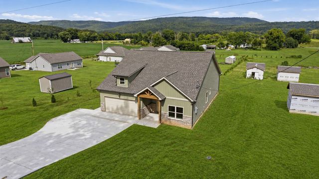 2266 White Ridge Rd, Pelham, TN 37366