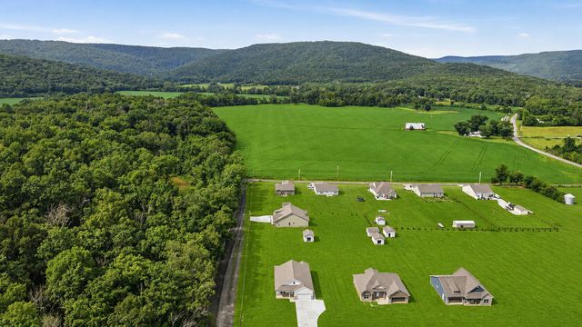 2266 White Ridge Rd, Pelham, TN 37366