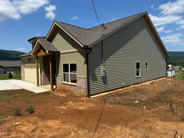 2266 White Ridge Rd, Pelham, TN 37366