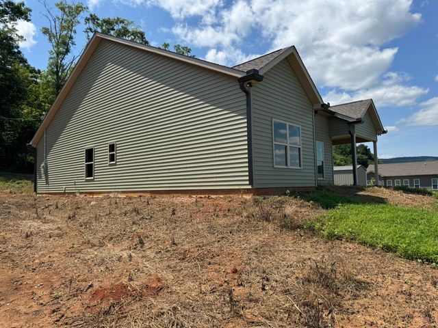 2266 White Ridge Rd, Pelham, TN 37366