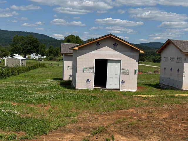 2266 White Ridge Rd, Pelham, TN 37366