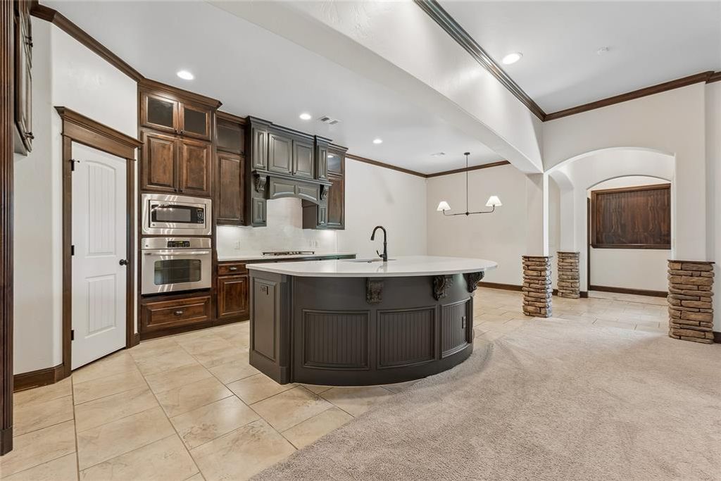 Image 12 of property listing at 18300 Salvador Road, Edmond, OK 73012