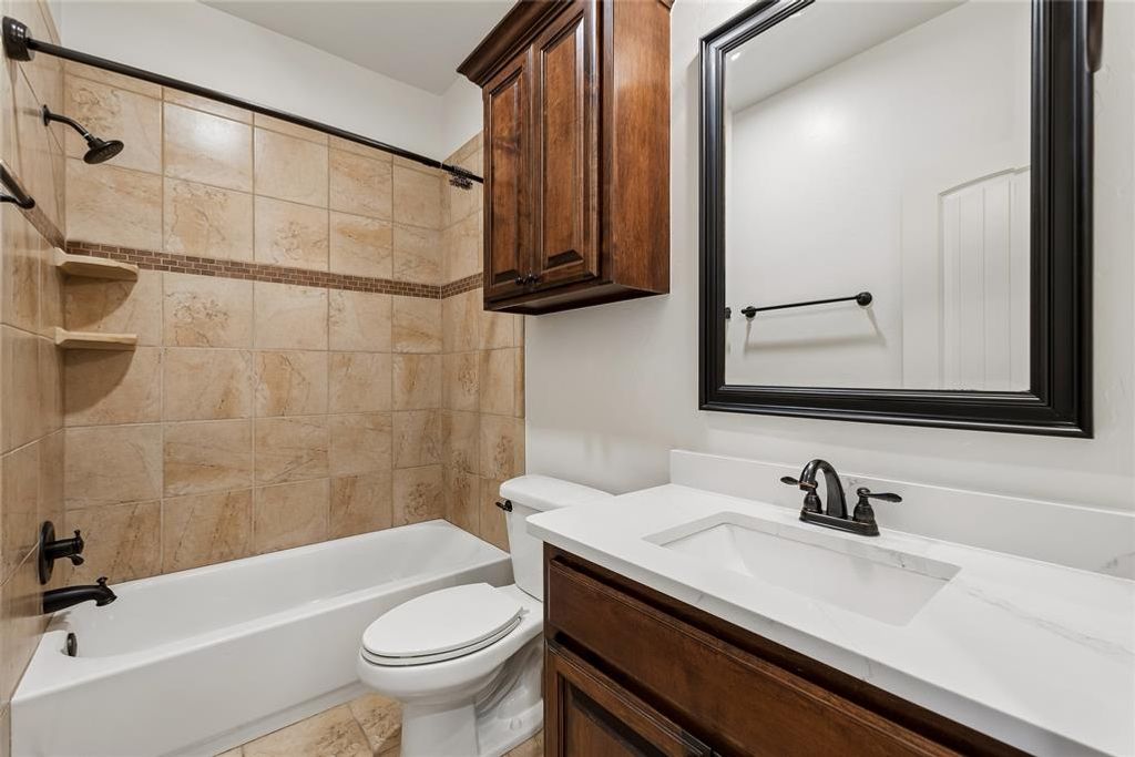 Image 30 of property listing at 18300 Salvador Road, Edmond, OK 73012