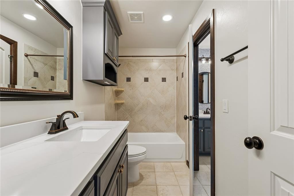 Image 8 of property listing at 18300 Salvador Road, Edmond, OK 73012