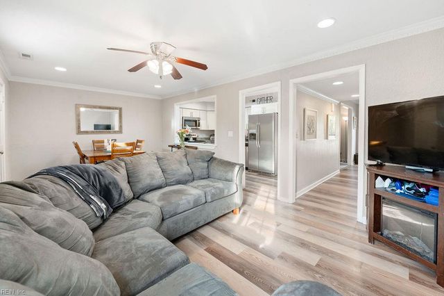 1400 River Birch RN, Chesapeake, VA 23320