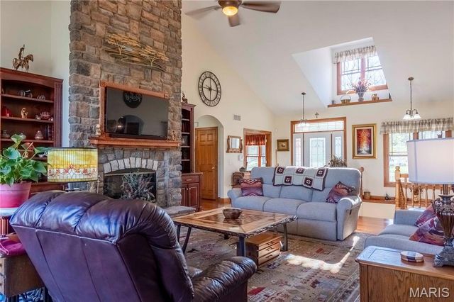 29061 State Highway Y, Jonesburg, MO 63351