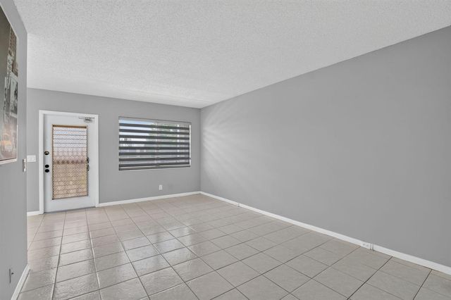 4022 Hythe B, Boca Raton, FL 33434