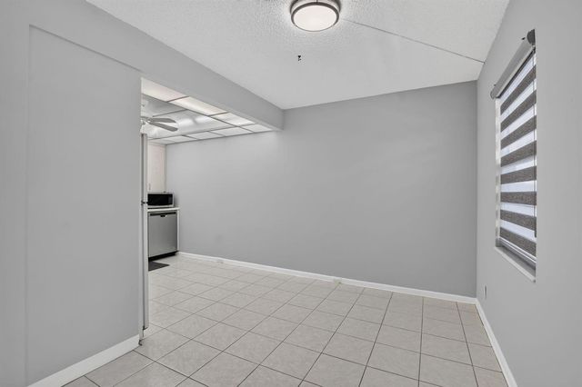4022 Hythe B, Boca Raton, FL 33434