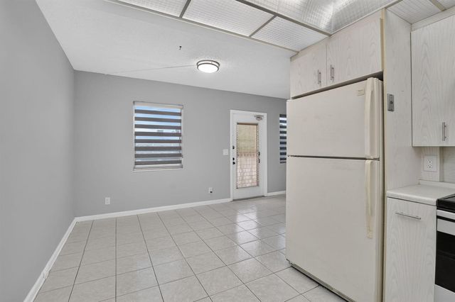 4022 Hythe B, Boca Raton, FL 33434
