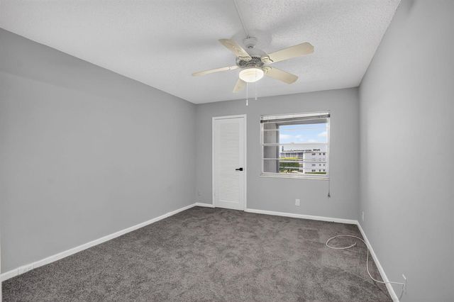 4022 Hythe B, Boca Raton, FL 33434