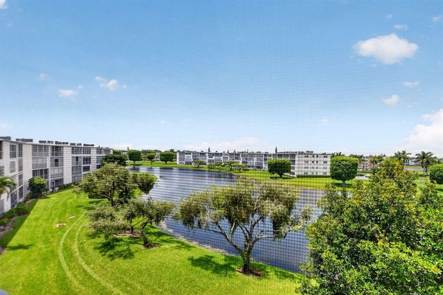 4022 Hythe B, Boca Raton, FL 33434