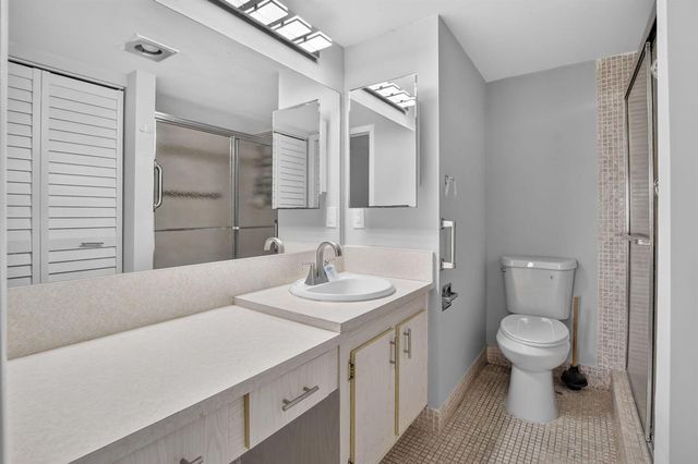 4022 Hythe B, Boca Raton, FL 33434