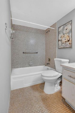 4022 Hythe B, Boca Raton, FL 33434