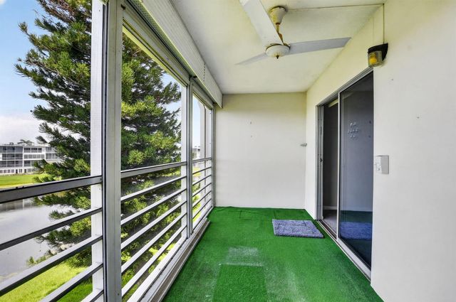 4022 Hythe B, Boca Raton, FL 33434