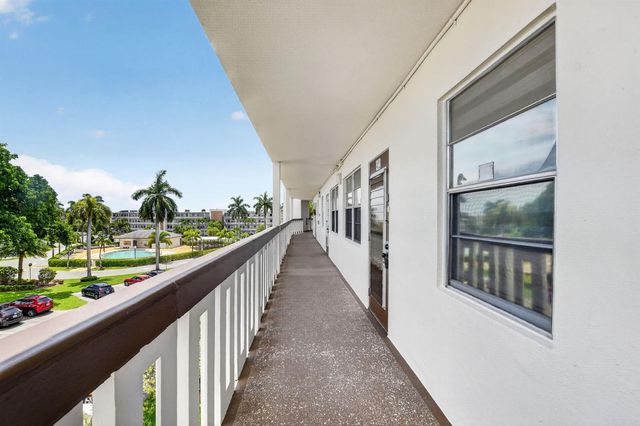 4022 Hythe B, Boca Raton, FL 33434
