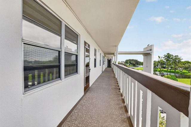 4022 Hythe B, Boca Raton, FL 33434