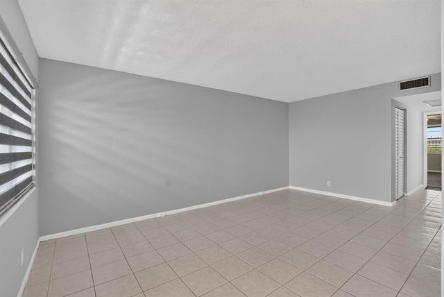 4022 Hythe B, Boca Raton, FL 33434