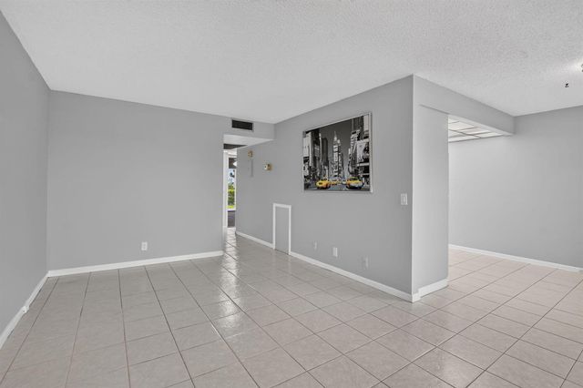 4022 Hythe B, Boca Raton, FL 33434