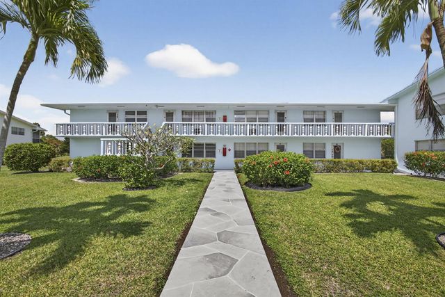 106 Camden E, West Palm Beach, FL 33417