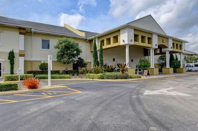 106 Camden E, West Palm Beach, FL 33417