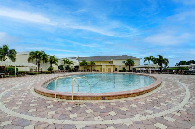 106 Camden E, West Palm Beach, FL 33417