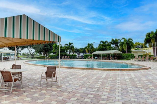 106 Camden E, West Palm Beach, FL 33417