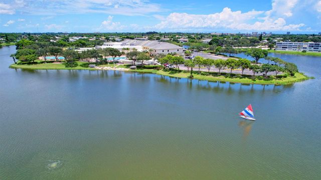 106 Camden E, West Palm Beach, FL 33417
