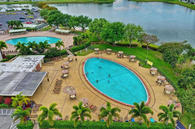 106 Camden E, West Palm Beach, FL 33417