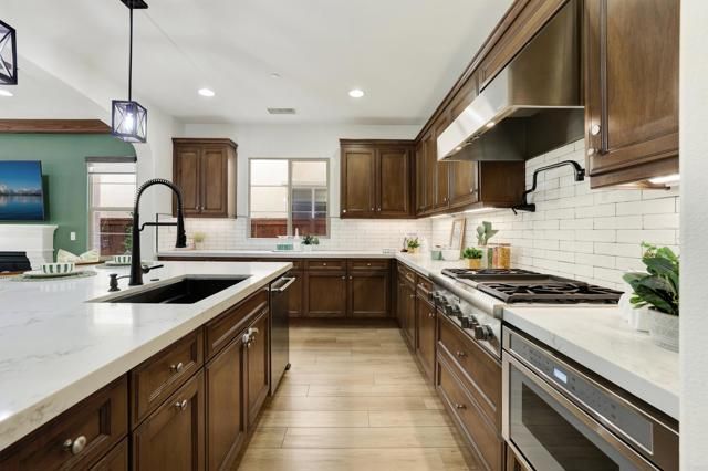 6640 Hollyleaf Court, Carlsbad, CA 92011