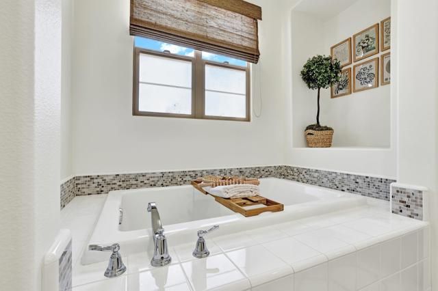 6640 Hollyleaf Court, Carlsbad, CA 92011