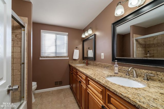 931 W Elmwood Avenue, Clawson, MI 48017