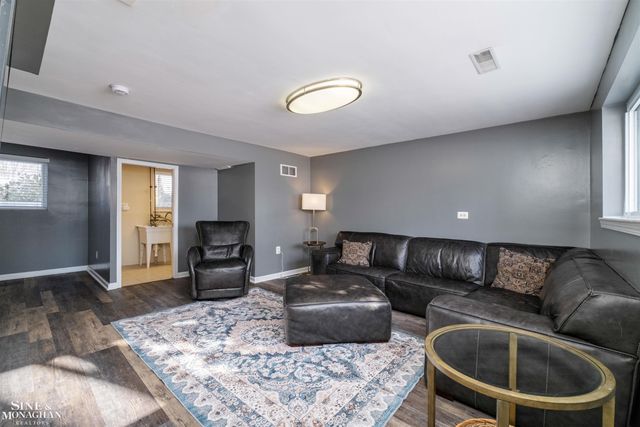 931 W Elmwood Avenue, Clawson, MI 48017