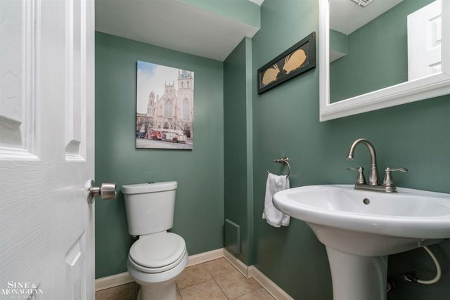 931 W Elmwood Avenue, Clawson, MI 48017