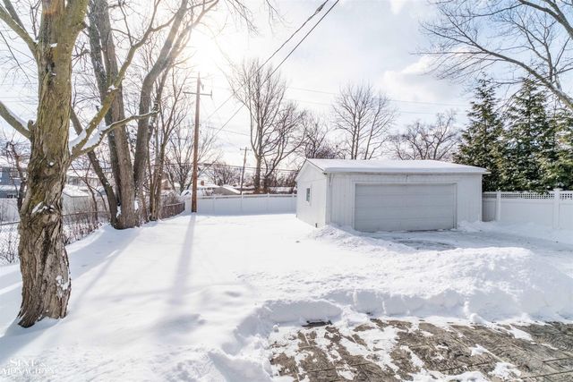 931 W Elmwood Avenue, Clawson, MI 48017