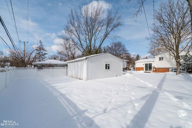 931 W Elmwood Avenue, Clawson, MI 48017