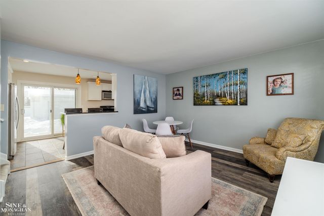 931 W Elmwood Avenue, Clawson, MI 48017