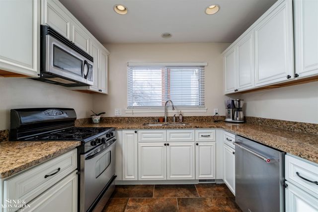 931 W Elmwood Avenue, Clawson, MI 48017