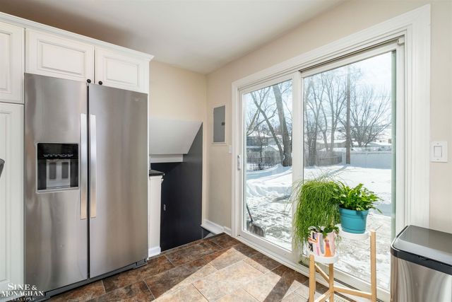 931 W Elmwood Avenue, Clawson, MI 48017