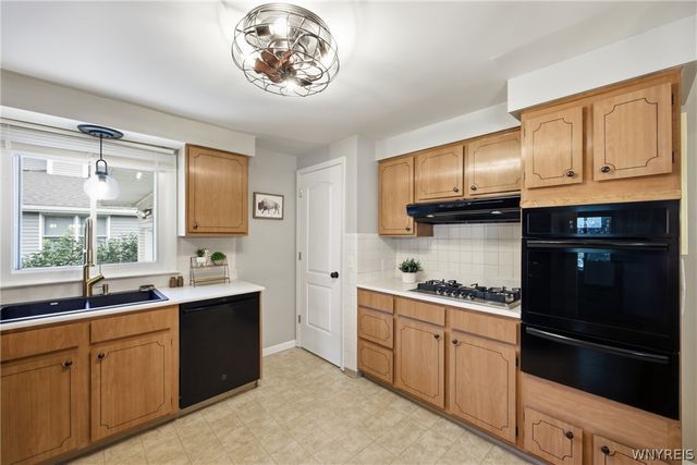 5051 Bradley Lane, Hamburg, NY 14075