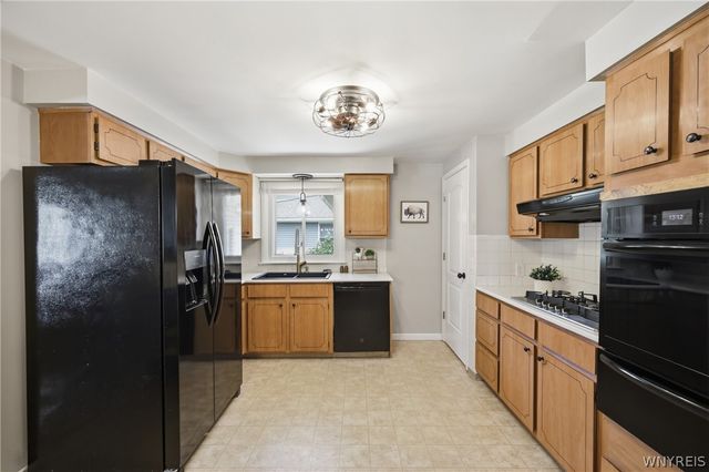 5051 Bradley Lane, Hamburg, NY 14075