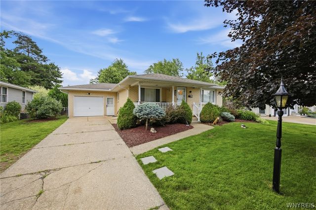 5051 Bradley Lane, Hamburg, NY 14075