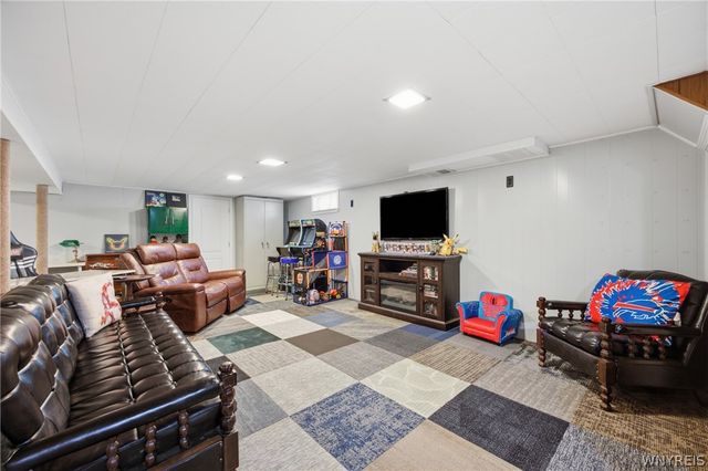 5051 Bradley Lane, Hamburg, NY 14075
