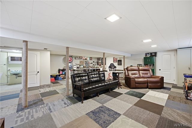 5051 Bradley Lane, Hamburg, NY 14075