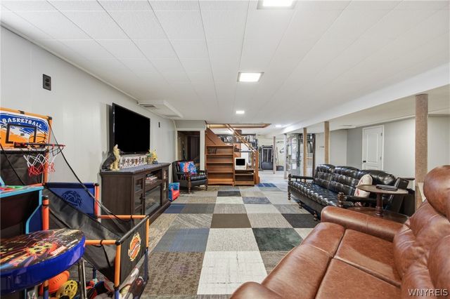5051 Bradley Lane, Hamburg, NY 14075