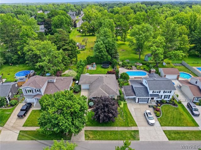 5051 Bradley Lane, Hamburg, NY 14075