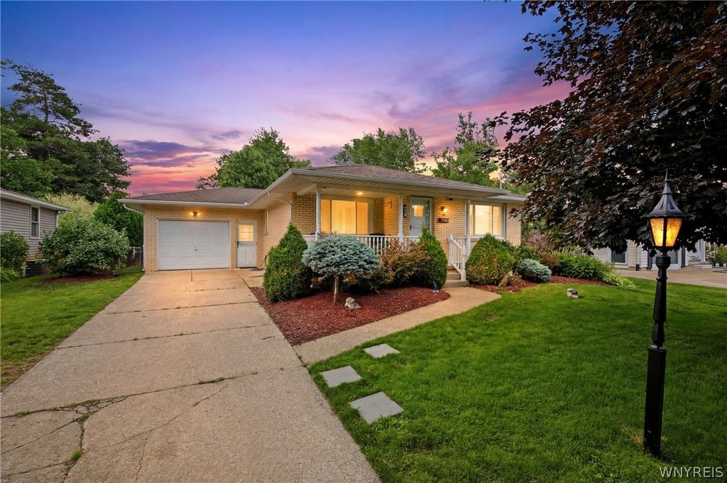 5051 Bradley Lane, Hamburg, NY 14075