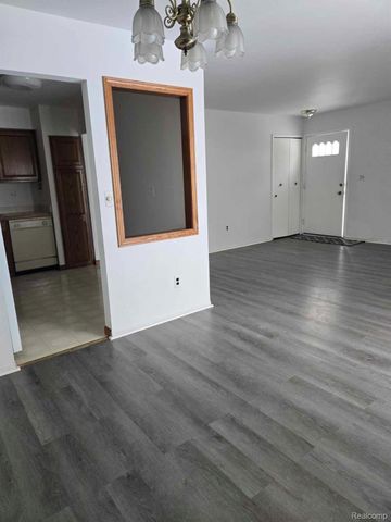 8338 E HICKORY Drive, Sterling Heights, MI 48312